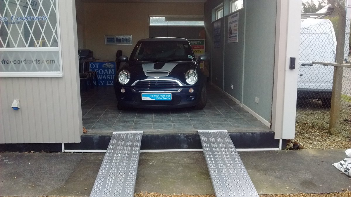 WinckleySq's tweet photo. Serviced offices, storage units and warehouses to let in #Preston and surrounding area Tel: 07425 158 116 https://t.co/J3ZoqTShO2
