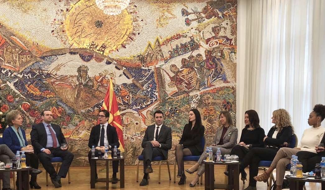 nexusworld21's tweet photo. La TEAM NEXUS a été reçu par le Président de la République de Macédoine du Nord, son Excellence Mr Stevo Pendarovski. 🇲🇰 

Échange constructif portant sur l’histoire contemporaine et les défis qui se posent à  la Macédoine du Nord  @FionaComlan @NathaliaComlan 

#TeamNexus 🌎 https://t.co/JaunW7nSXD