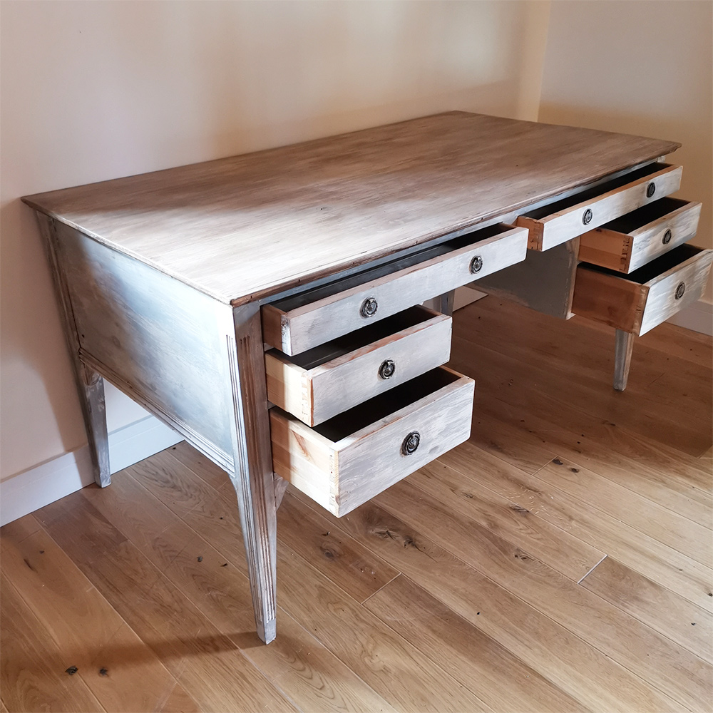 HomeAlchemy's tweet photo. Large vintage pine hand painted French style kneehole desk in a distressed dove grey finish. Measures 150cm w x 80cm d https://t.co/VrsOMyIcO7 #vintagedesk #painteddesk #study #interiordesigner #interiordesign #kneeholedesk #workspace #shopcounter #vintage #pine #paintedpine https://t.co/hSUp5Dxg6i