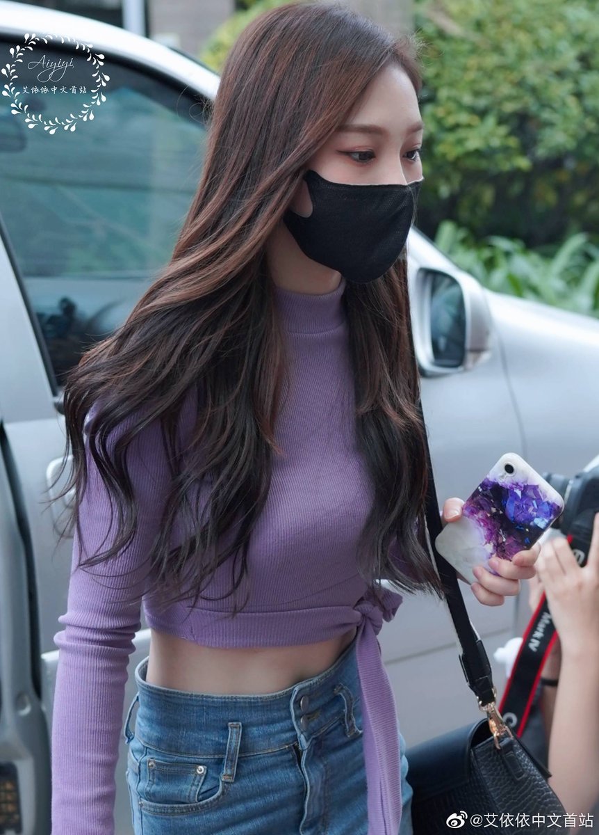 QQFAN2020's tweet photo. Name : Ai YīYī
Birth : 1996
Group : Yue Hua
Favorite Artist : SHINee, Super Junior, Everglow
#AiYiYi #YueHua https://t.co/fcimaepMUs