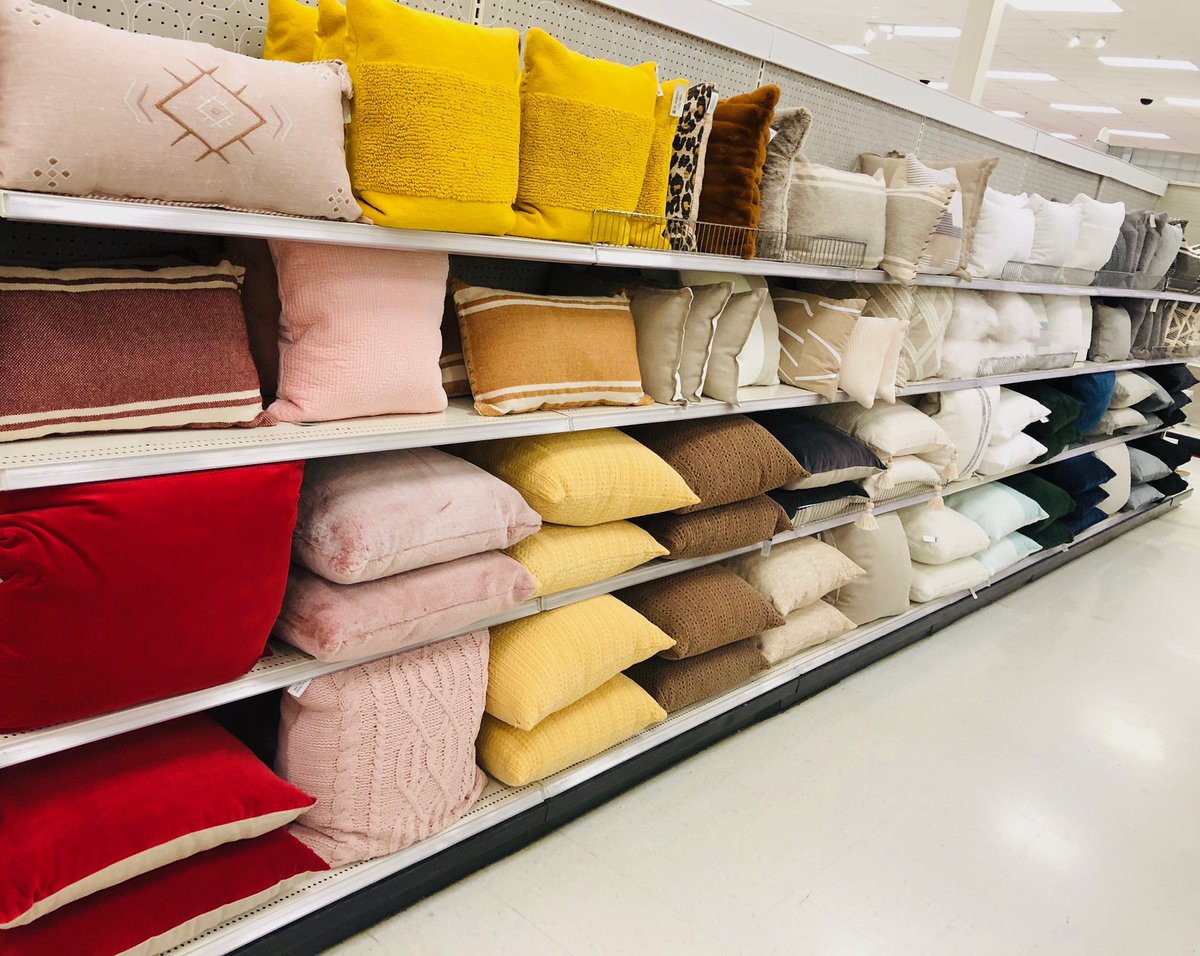 SavannahTavares's tweet image. Who doesn’t want to cuddle up with a pillow during this weekend storm? #isitspringyet #Target #T2532 @Djoumbarry @Puneet_Math @CP_Target @DavePFromTarget