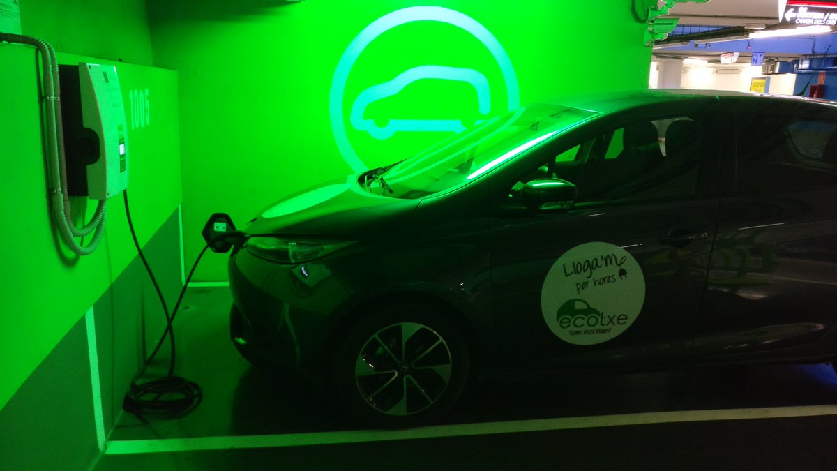 Ecotxe_SM's tweet photo. 📢 Per fi! Després d'una llarga reparació, l'Ecotxe 1 torna a estar disponible a la seva base de Via Roma. Tornam a tenir tota la flota al 100%!
Recorda que pots ajudar-nos a ampliar la flota invertint en la compra de l'#Ecotxe3 👉 https://t.co/DaYbHuAMJQ https://t.co/HfKCNSeTo2