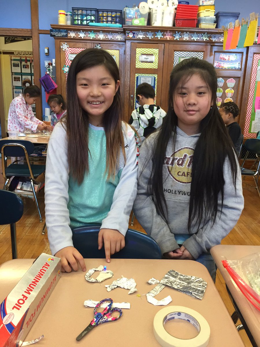 MrsSimmons159's tweet photo. The 4-320 scientists used what they have learned about conductors to create wireless circuits! #welovescience @PS159_Q https://t.co/LosVorzu6V