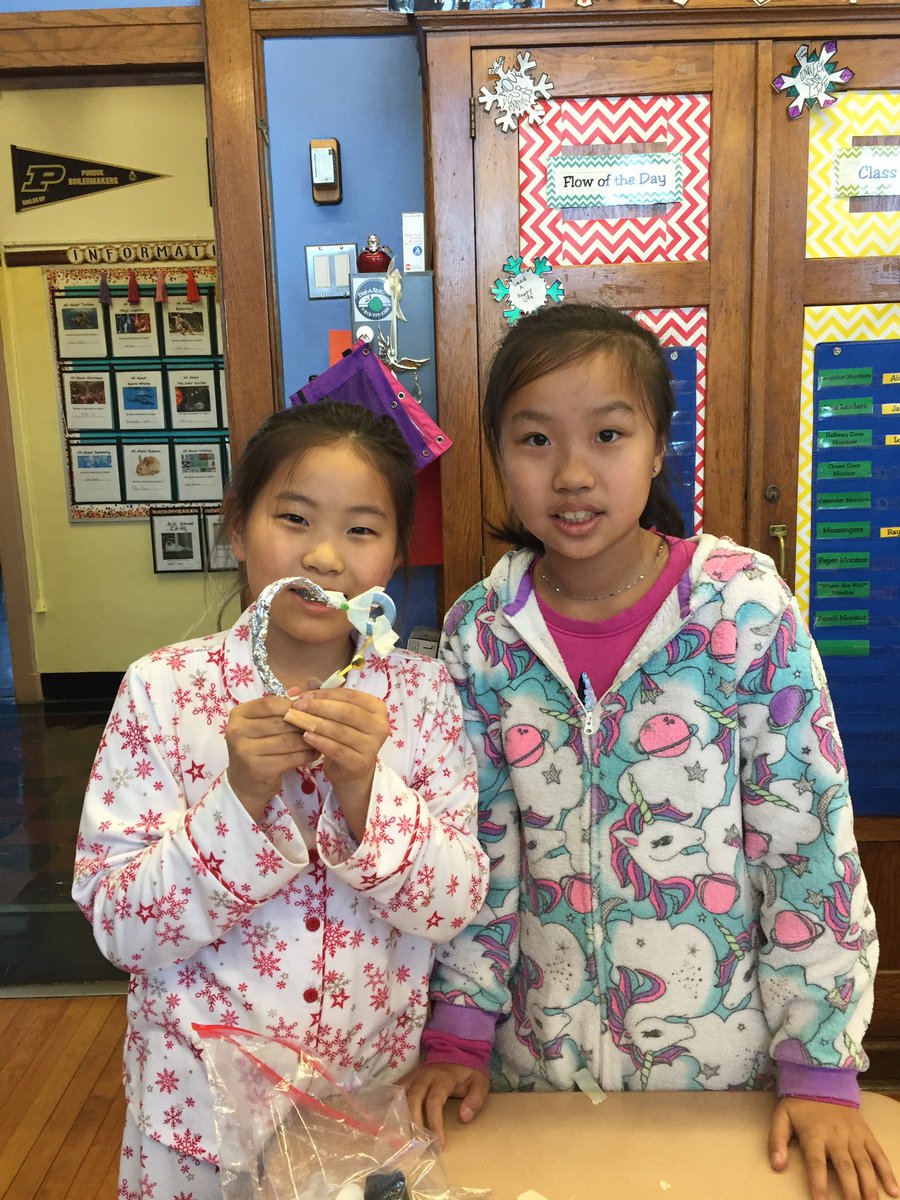 MrsSimmons159's tweet photo. The 4-320 scientists used what they have learned about conductors to create wireless circuits! #welovescience @PS159_Q https://t.co/LosVorzu6V