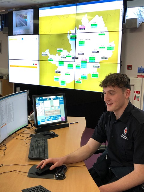 HertsFRSControl's tweet photo. Would you like to join an award winning team of people doing an extraordinary job? Hertfordshire Fire &amp; Rescue Service Control will shortly be recruiting for Fire Control Operators. Information about our recruitment process will be advertised here soon.🚒📞 https://t.co/lnuqCpzrCg