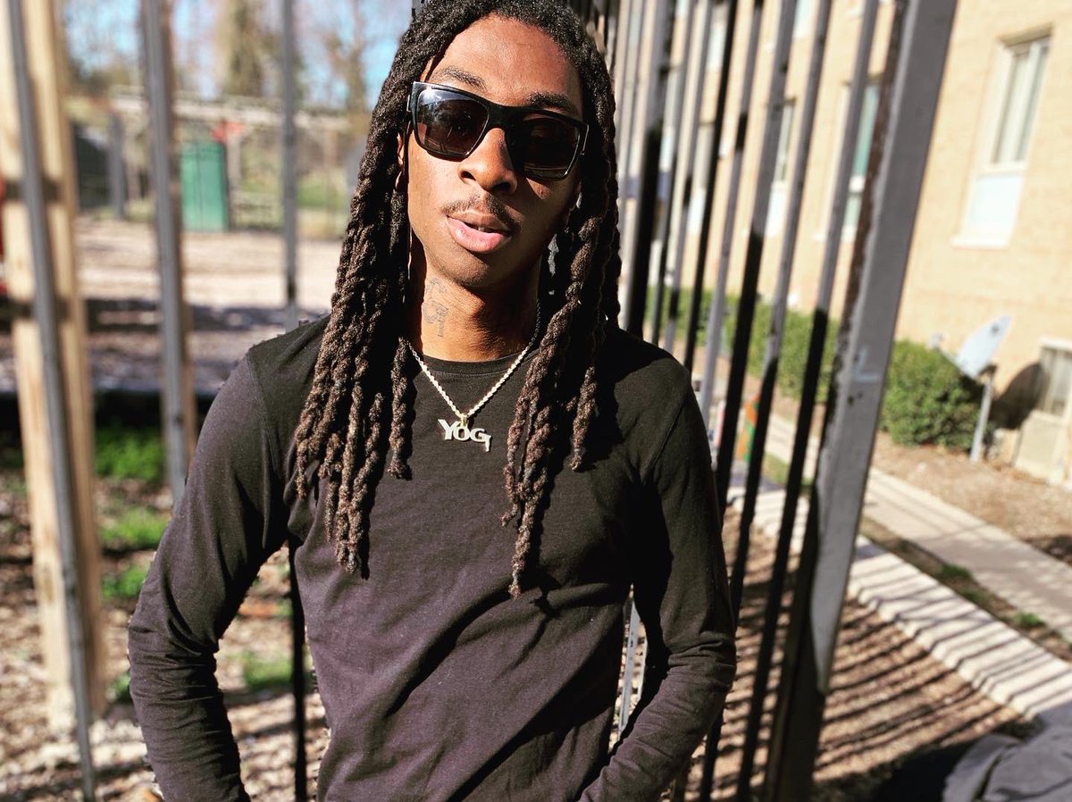 1bankrollshawty's tweet photo. If Debo🚶🏾‍♂️touch my Chain🏅, Ima 💥💥 his 🧠. #YOG🏆 https://t.co/5jYW6xgstc