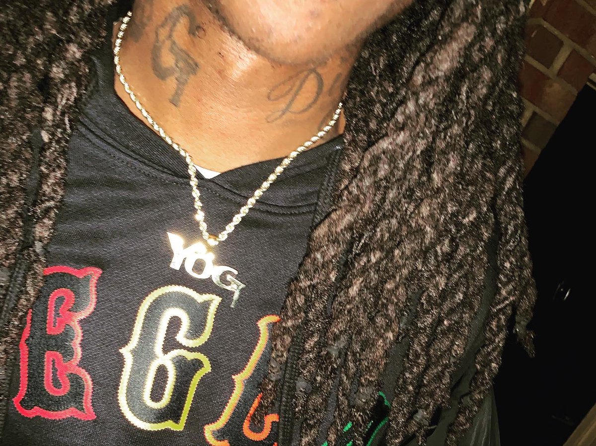 1bankrollshawty's tweet photo. If Debo🚶🏾‍♂️touch my Chain🏅, Ima 💥💥 his 🧠. #YOG🏆 https://t.co/5jYW6xgstc