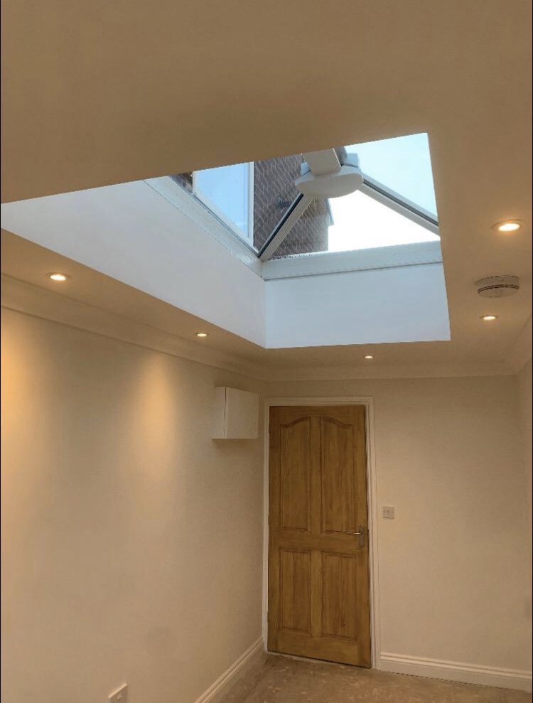 HindleyCLtd's tweet photo. Recent single story extension completed in Walsall, including the complete internal fit out by ourselves. Our customer opted for a tiled floor throughout their utility &amp; bathroom. The large roof lantern brings in plenty of natural light into their living area. 🛠🔧 https://t.co/JXJP3jKa9J