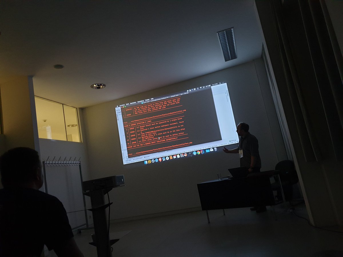 TinoRiedel's tweet photo. Im Dunkeln ist gut munkeln auf dem #t3cmd mit #GrumPHP für bessere Codequalität 💪🏻 von extrameile GmbH https://t.co/UhlSD8mlZm