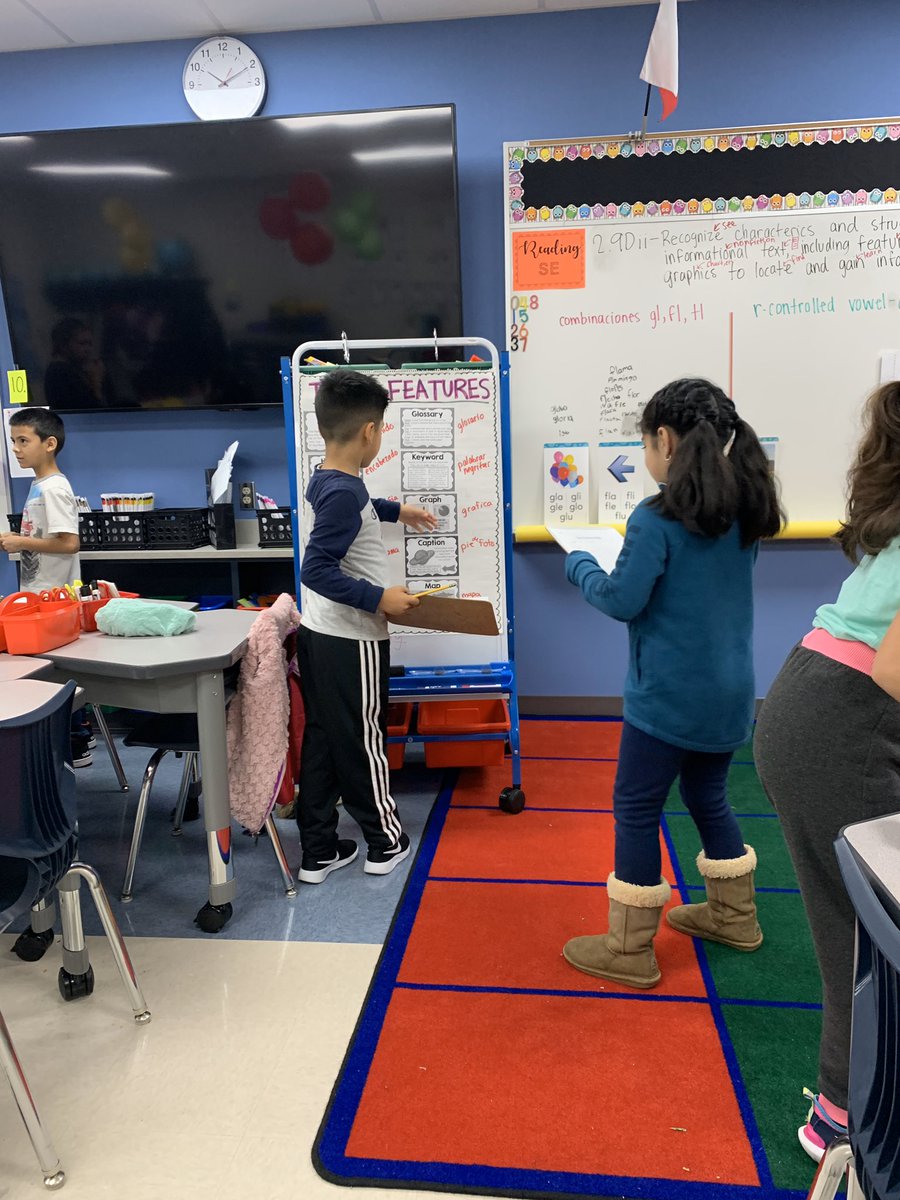 Ajrelf's tweet photo. Students in Mrs. Melendez’s class are busy learning about text features during their tour of knowledge. #lead4ward #bemomentous #TisingerTigers https://t.co/c2lZmkgqbu