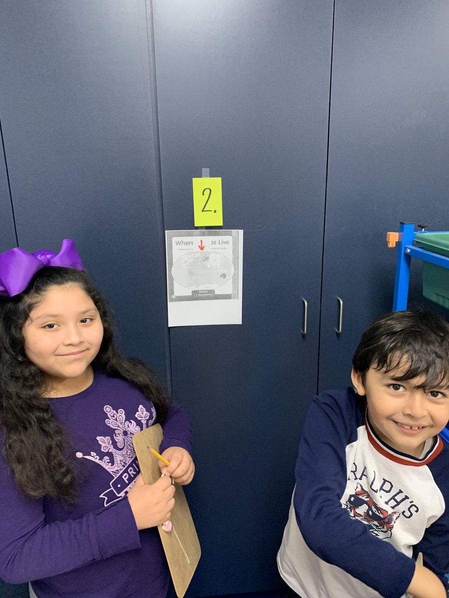 Ajrelf's tweet photo. Students in Mrs. Melendez’s class are busy learning about text features during their tour of knowledge. #lead4ward #bemomentous #TisingerTigers https://t.co/c2lZmkgqbu