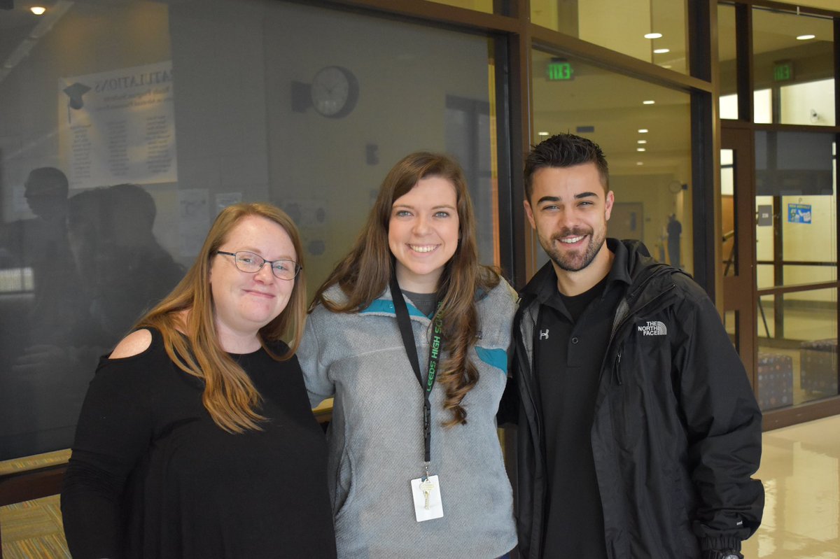 LHSGreenwave's tweet photo. Today we had a coffee and doughnut celebration for our students and teachers for all of our qualifying AP Scores! #RollGreenwave https://t.co/nQqvtn7mjj