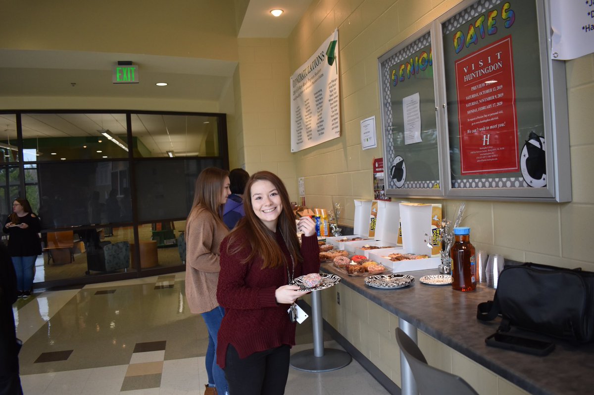 LHSGreenwave's tweet photo. Today we had a coffee and doughnut celebration for our students and teachers for all of our qualifying AP Scores! #RollGreenwave https://t.co/nQqvtn7mjj