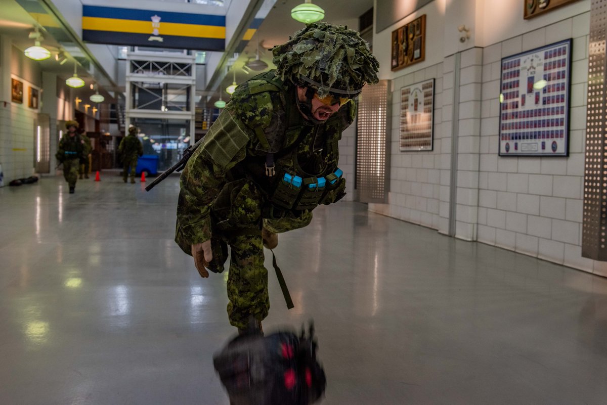 1stBnRCR's tweet photo. A soldier throws a sandbag during the intermittent loaded shuttle portion of the Combat Force Test. #FitnessFriday

#TheFirstToTheFight

#ProPatria 📷: Cpl Dean Lynam

#StrongProudReady #StrongSecureEngaged #CAF #MyCAF

#Military #Army #ArmyLife #ArmyStrong #Canada https://t.co/3w4yWBuF18