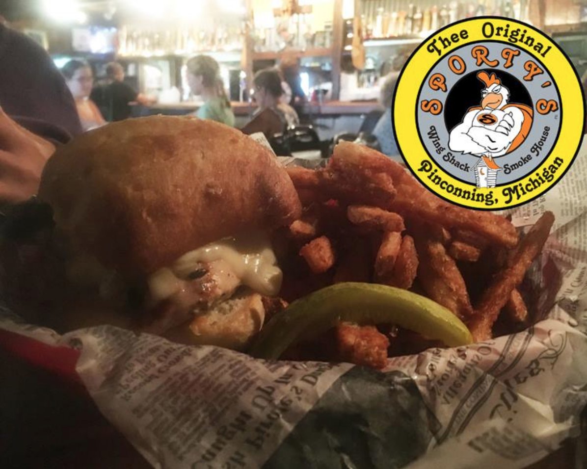 sportyswings's tweet photo. How about a Chixaroom? Grilled chicken breast smothered with sautรฉed onion, mushrooms and Swiss cheese on a grilled ciabatta roll. Served with fries and a kosher pickle. #seeyoufordinner #winnerwinnerchickendinner โ at Sporty's Wing Shack & Smokehouse - Pinconning. https://t.co/brxvLHCkhz