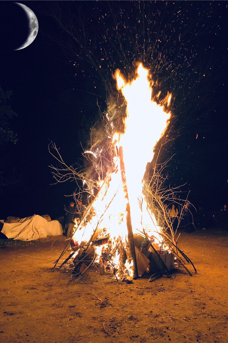 iluz's tweet photo. Falò di Sant’Antonio 
#Bonfire #falo #fuego https://t.co/MoS92XhpwB