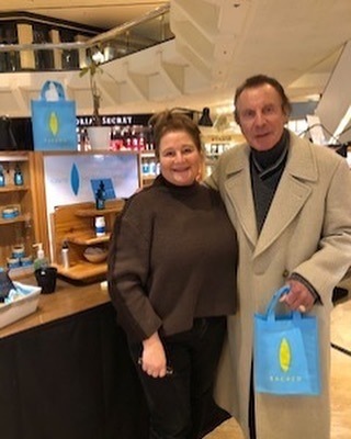 get_sacred's tweet photo. We had the absolute pleasure of meeting @nhlblackhawks LEGEND Tony Esposito at one of our retail locations today. We talked hockey, Chicago, and benefits of CBD. He obviously picked up a couple items and was nice enough to take a picture. Thanks again for coming by “Tony O”.… https://t.co/q1CbDWPpsy