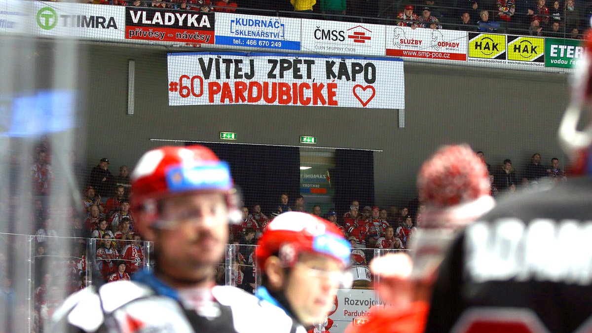 janhrabal's tweet photo. Tomáš #Rolinek pomohl, prohře @hcpce s @hcocelaricz 2:3 přes snaživý výkon nezabránil. Hrát Dynamo takto od začátku sezony #TELH, netone v sestupovém bahně… #PCEvTRI odehrál na čtvrtém centru 13 min a 23 s ve 22 střídáních. Nechyběl na žádném oslabení na svém dispečerském postu. https://t.co/aQ7DSlBSq7
