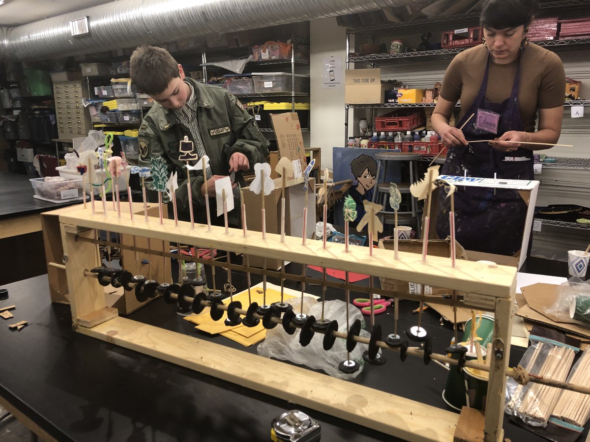 DAVArts's tweet image. DAVA students in the Open Studio are ramping up for our Health &amp;amp; Wellness unit with drawings about lifestyles. They are also learning about movement in the human body through kinetic sculpture! 
#DAVArts #FreeArtClasses #HealthAndWellness