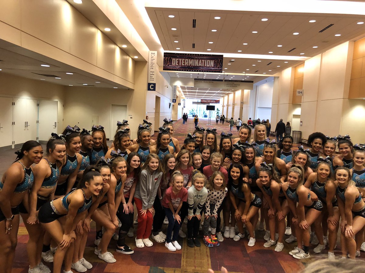 senior__elite's tweet photo. We loved getting to meet our Ohio friends today!! You are going to have so much fun at the show tonight! #itwillbeMAJOR #MAJORS20 https://t.co/kGAVYEPc4e