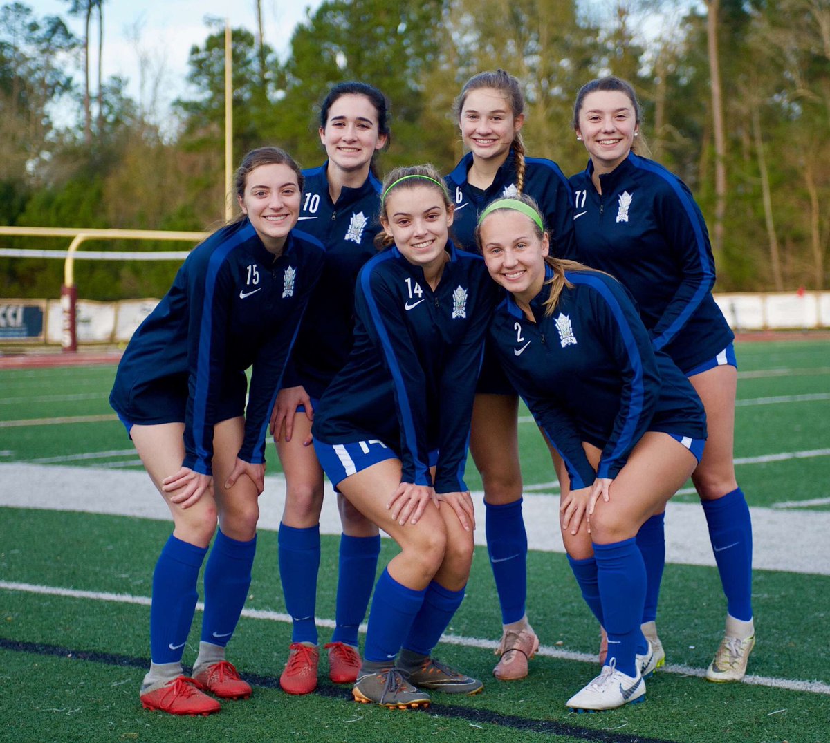 🚨Senior night starts at 4:45 and the doves will kick off against Covington High at 5:30!! Come out and support!🚨