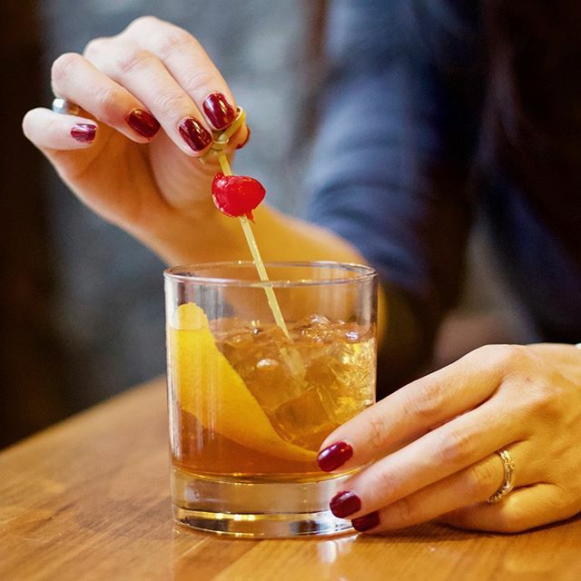 VPSTEAK's tweet photo. Friday calls for cocktails - even more during Happening Gourmand! 🍸
👉 Find our menus here: #LinkInBio
📸: @lecuisinomane
-
Le vendredi est le meilleur moment pour un cocktail - encore plus pendant Happening Gourmand ! 🍸
👉 Trouvez nos menus ici: #L… https://t.co/qKsz0efBXd https://t.co/QI1EQ10OqW