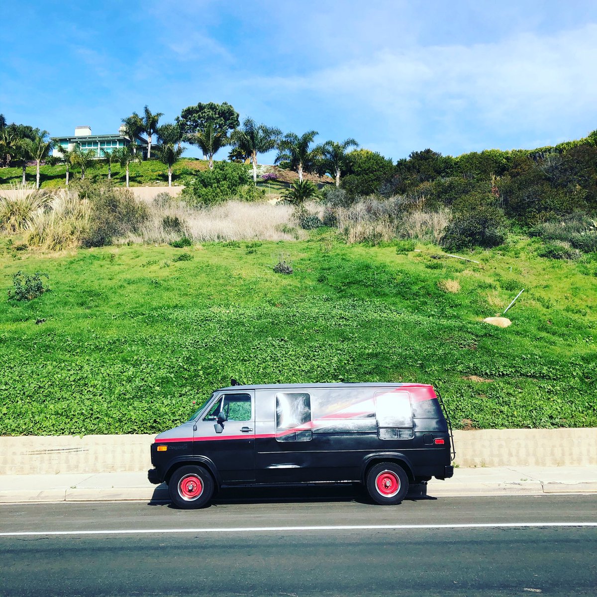fireballtim's tweet photo. #OnlyInMalibu... https://t.co/4kWpSv08Jm