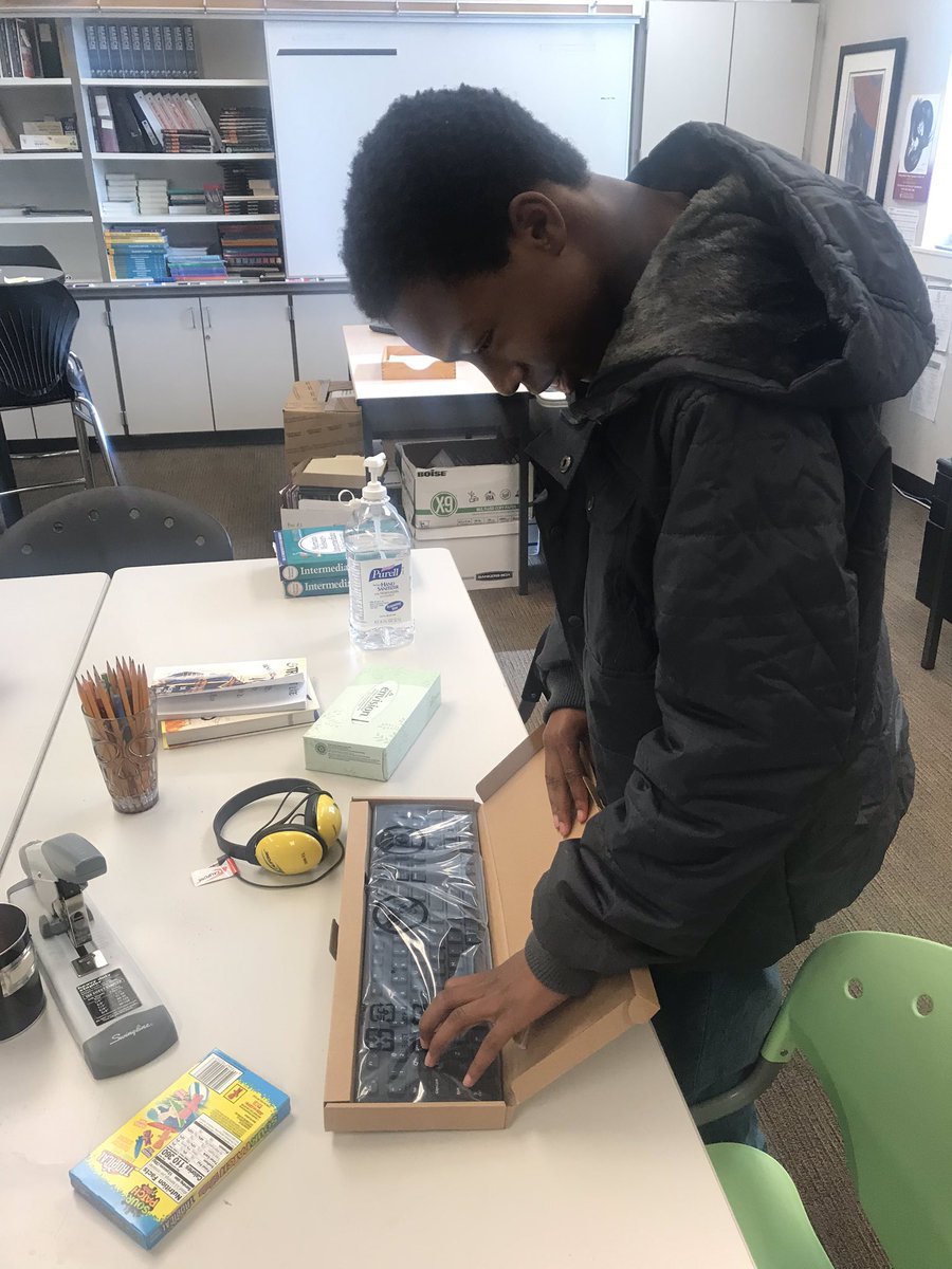 ILifelearner's tweet photo. A great teacher did a great thing. This student worked really hard to earn this! Thank you Mr. Maffeo. @CoCoSchools @SupCCCOE let’s go Golden Gate community schools! https://t.co/oUzCPfROmx