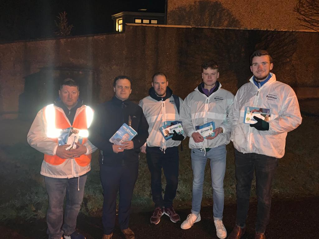 BarryOBrienCork's tweet photo. Good canvass tonight in Alden, Oakview and Shamrock Lawn with @CllrShaneOC and @Jodnett. Warm reception for @jerrybuttimer #VoteButtimer1 #LookForward https://t.co/lmhuJTLY3g