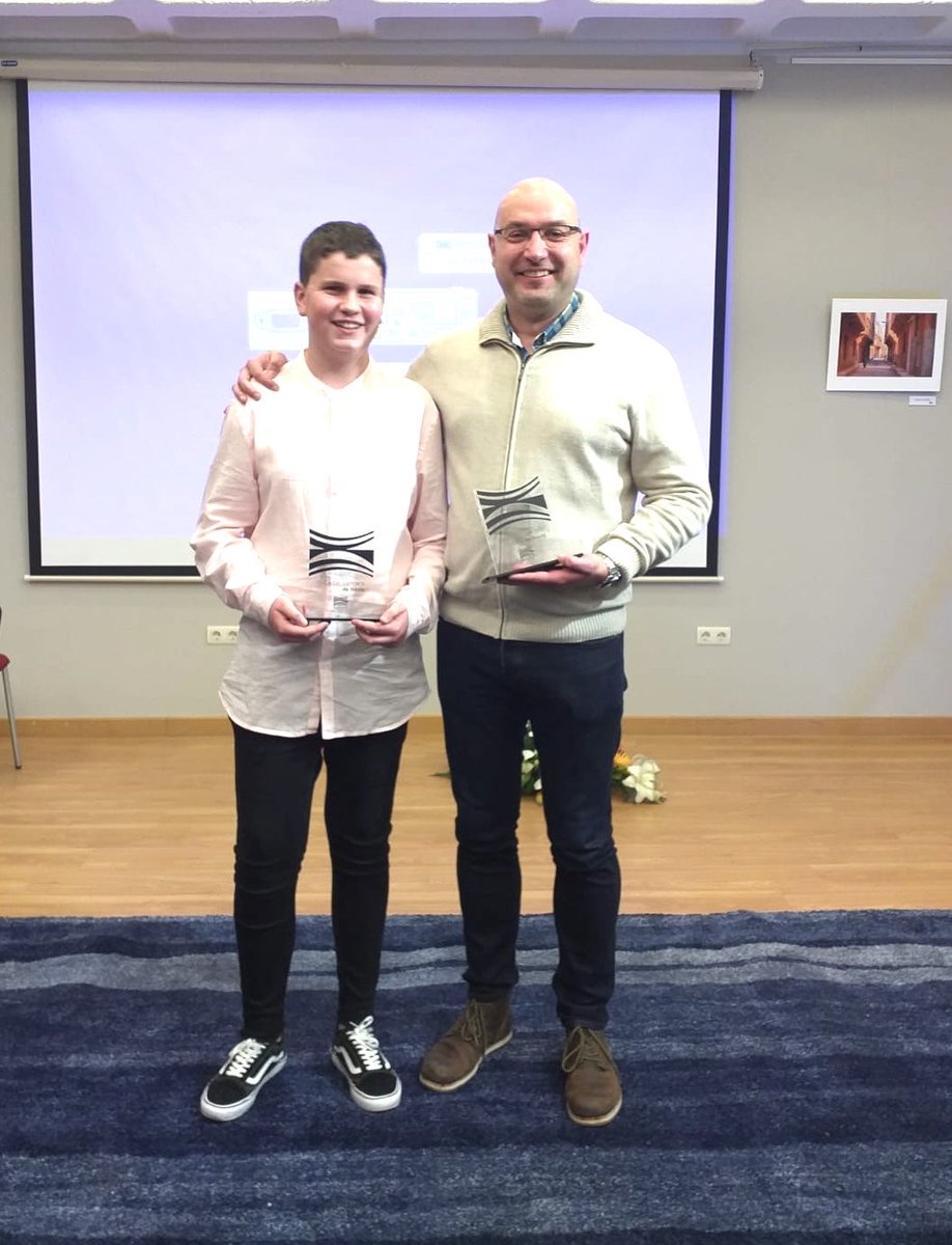 CBNavia's tweet photo. XII Gala del Deporte Navia.
Premio Evento Deportivo a nuestro Torneo #CBNaviaMini19 que recogió nuestro Coordinador Deportivo @14RoberBlanco
Premio Valores Deportivos que recayó en Jaime Lima, por su lección de compañerismo el año pasado con nuestro Inf Masc
#OrgullodeCantera https://t.co/p0JIUNbMYq