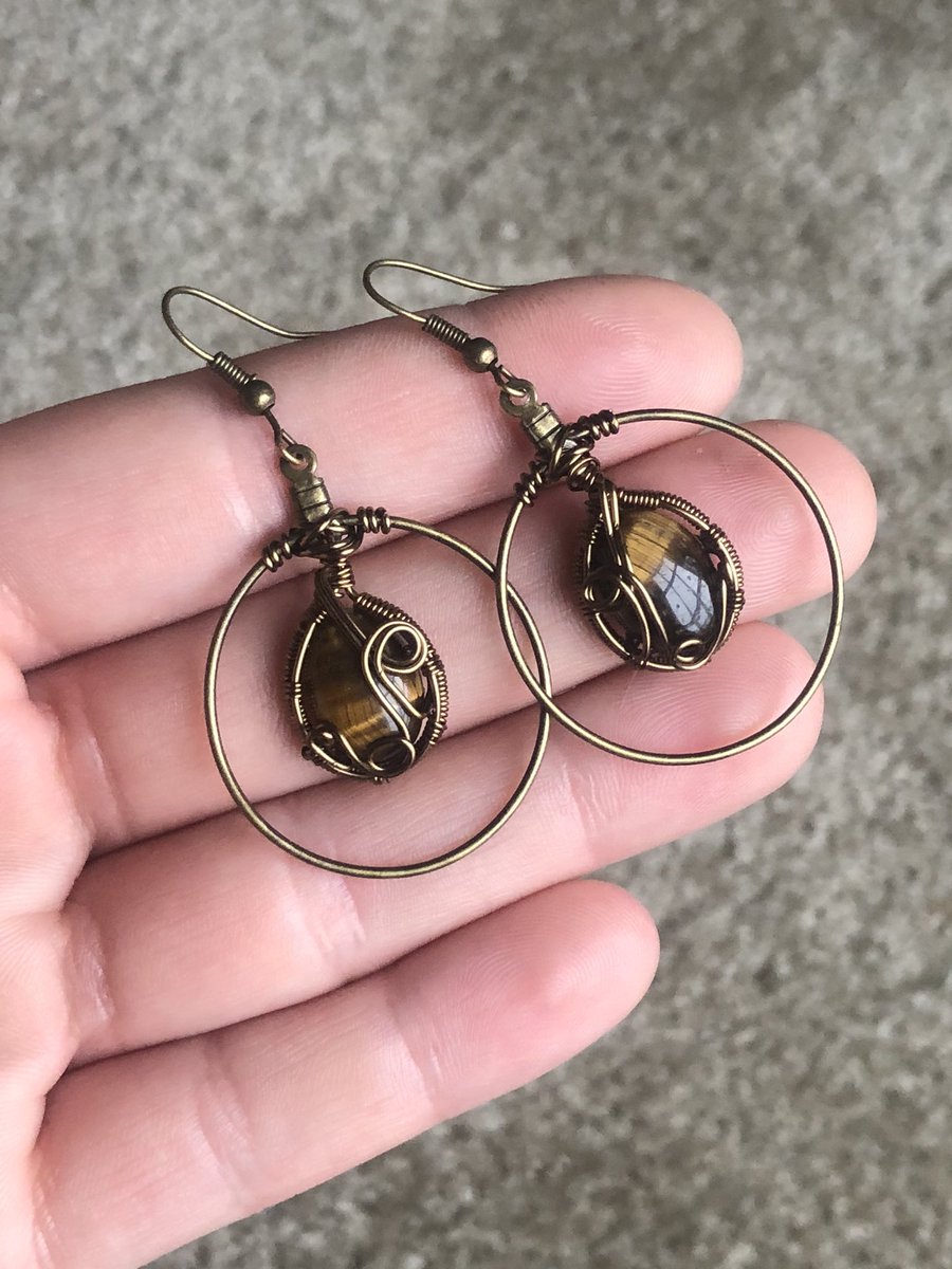 sierra_kae's tweet photo. Who’s ready for my update today?! It’ll be live at 6pm ✨✨ here’s all the pendants that will be available and a few of the earrrings 🙂 rts are appreciated 🧡 https://t.co/Bl58q7aqdm