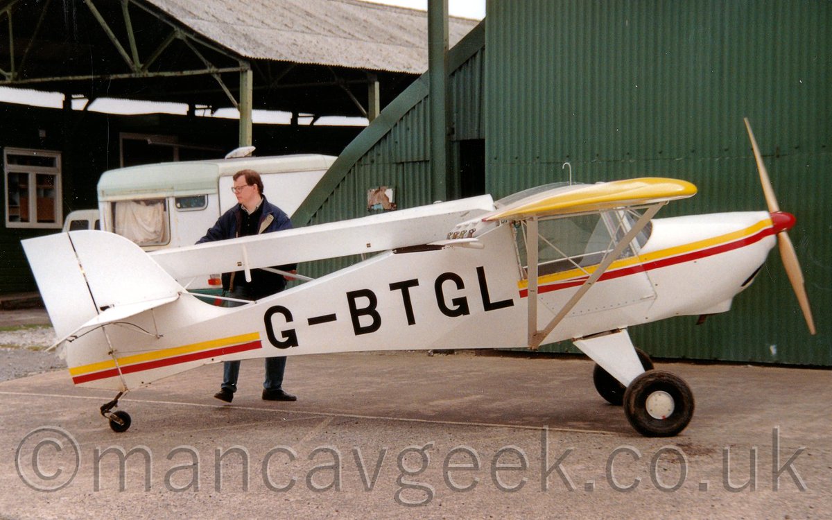 mancavgeek's tweet photo. Bonus Photo of the Day 2020-01-17.
G-BTGL, Avid Flyer, at Manchester Barton, at some time in the 1990s.
#avgeek #planespotting #potd #manchesterBarton #egcb #avidFlyer https://t.co/Gz3lwDV3xj