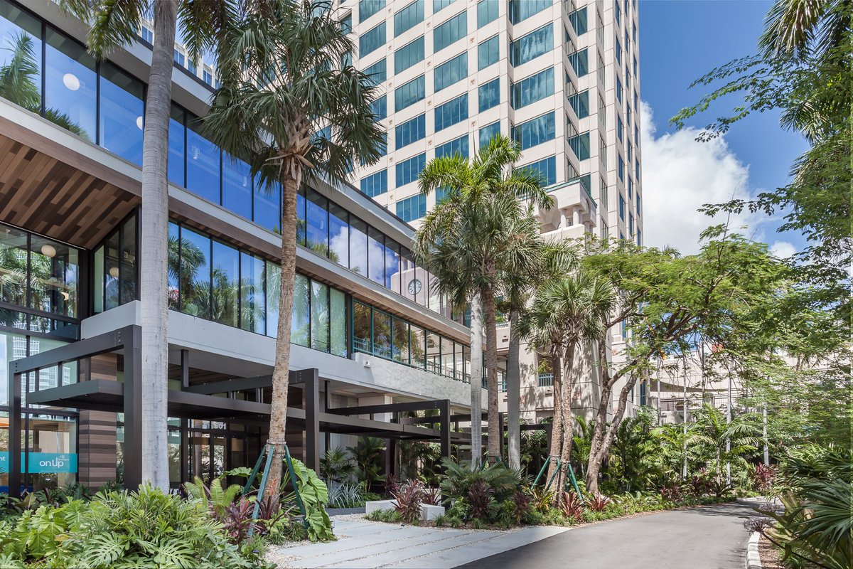 LasOlasSquare's tweet photo. Our renovations have been completed. #LasOlasSquare invites you to experience a new model of work/life balance right in the heart of #FortLauderdale #CRE #itsCooltobeSquare https://t.co/K6xBc3cp6d
