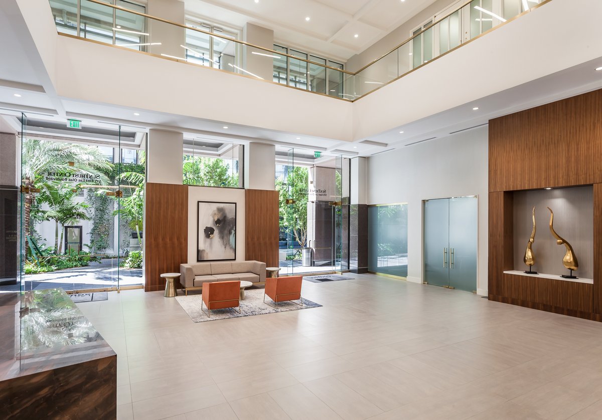 LasOlasSquare's tweet photo. Our renovations have been completed. #LasOlasSquare invites you to experience a new model of work/life balance right in the heart of #FortLauderdale #CRE #itsCooltobeSquare https://t.co/K6xBc3cp6d