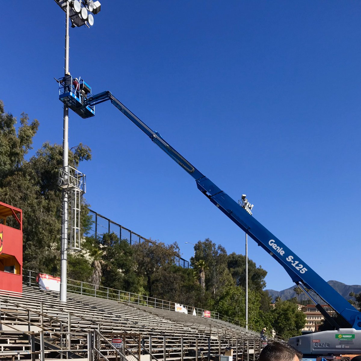 StudioSpectrum's tweet photo. Our Installation Team thrives on challenging projects that bring us to new heights.  #FlashbackFriday to  the stadium sound system we designed for @LaCanadaHigh with @JBLaudio speakers mounted 60’ above Spartan Field. #AVTweeps https://t.co/VVbKWtpjMq