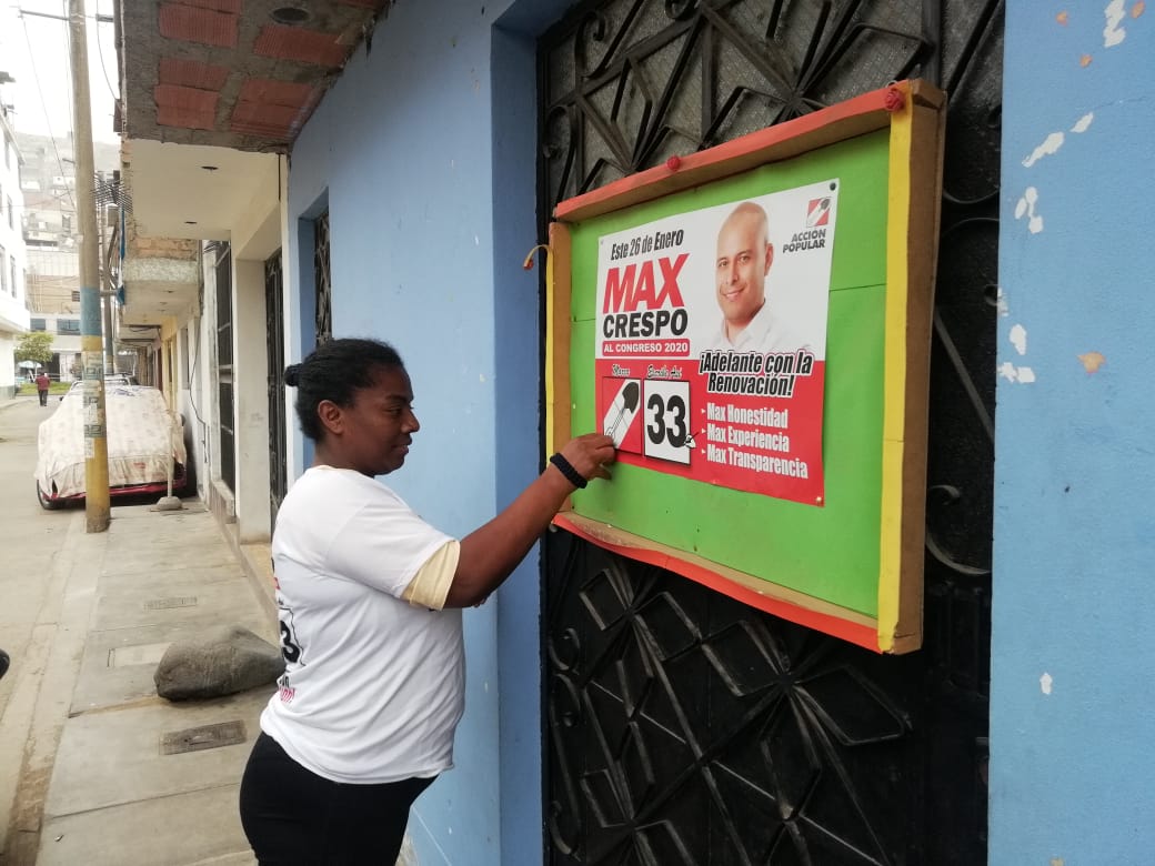CrespoAp's tweet photo. Vecinos de Santa Rosa, San Juan de Lurigancho, apoyando al Equipo 33 en la difusión de una opción que busca renovar la política.

#AP #Max33 #Accionpopular #EleccionesCongresales2020 https://t.co/DErvXw8Ius