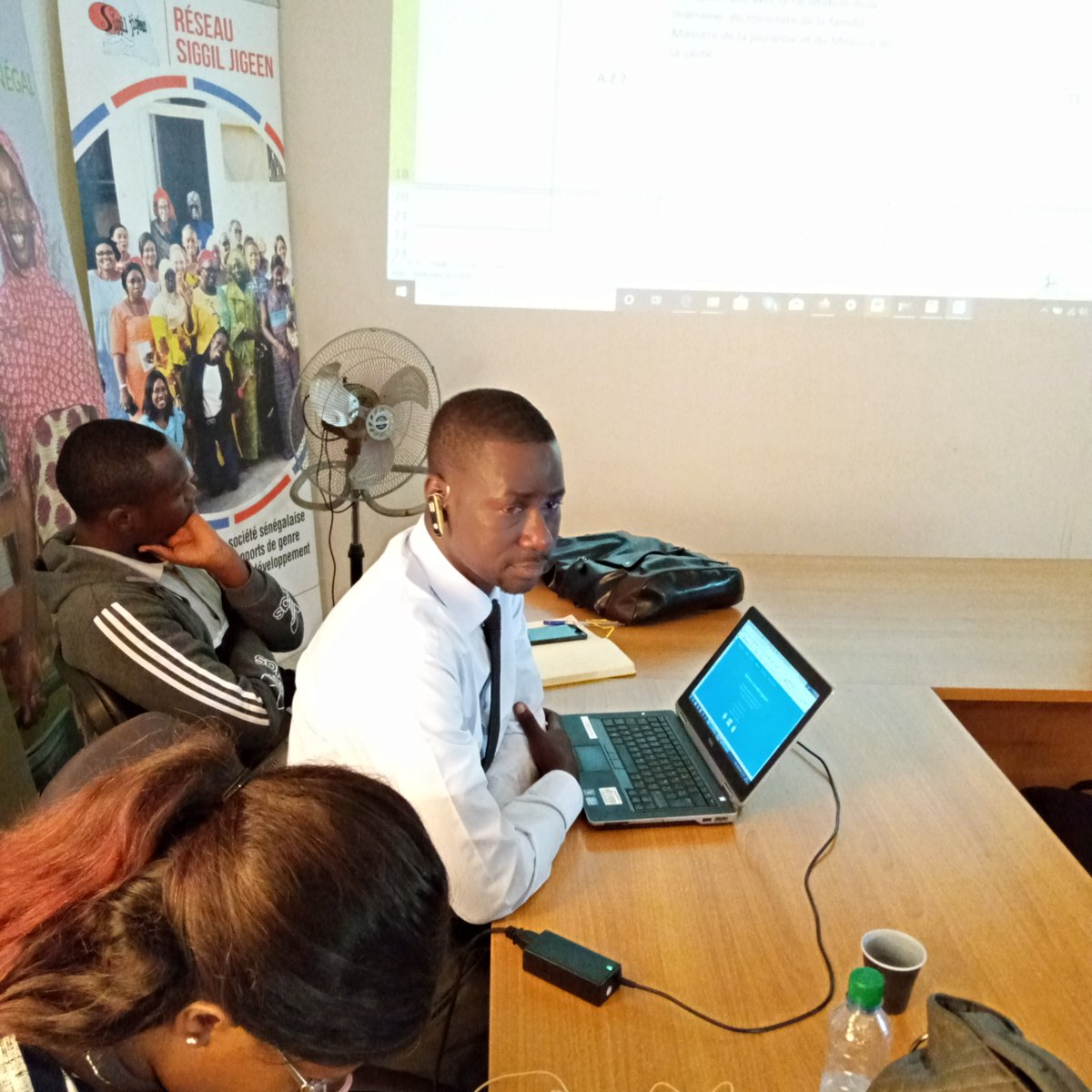 TOIDUMONDESN's tweet photo. En réunion du GTS_sante de la Campagne @WomenDeliver #Deliver4Good https://t.co/WM41efBrcy