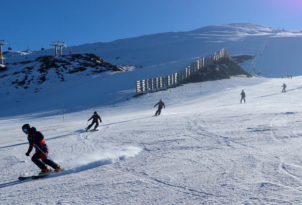 #TeamRunnymede skiers are on their way to #SierraNevada for the second training weekend of the season 💪🏼
