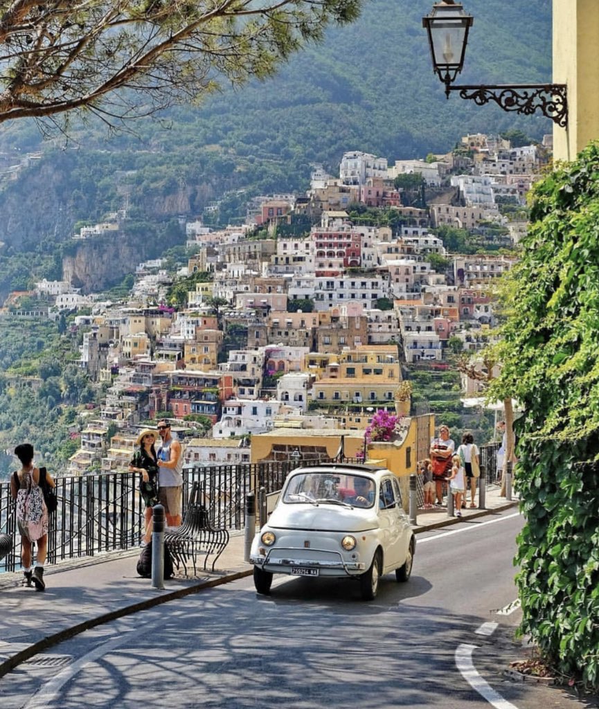 أُؤمن بأنَّ القادم سيمحي آثار السَّابق، وأنَّ اللَّه سيُعوِّضنا عَمَّا مَرَرْنا به.

 #عطنا_اللي_بخاطرك