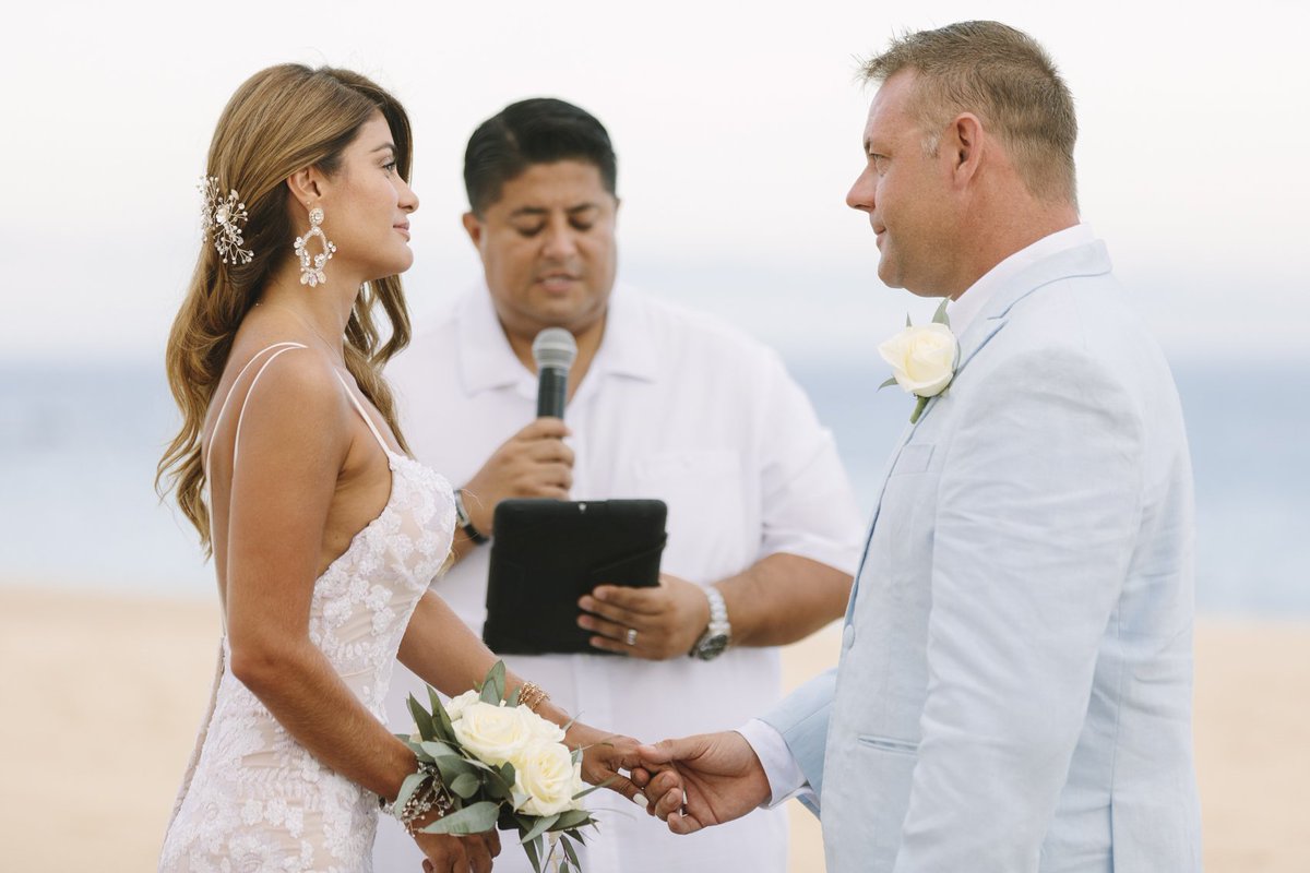lookatmebrides's tweet photo. This wedding definitely stole my heart, it was an August cloudy day when they said yea. 
These two who met a year ago on the same hotel they are getting married today. 
Totally a Cabo Love Story
Tati &amp; Neil Wedding #wedding #love | Venue @SheratonCabos | Minister @ministermarco https://t.co/4Ma1wVO70i
