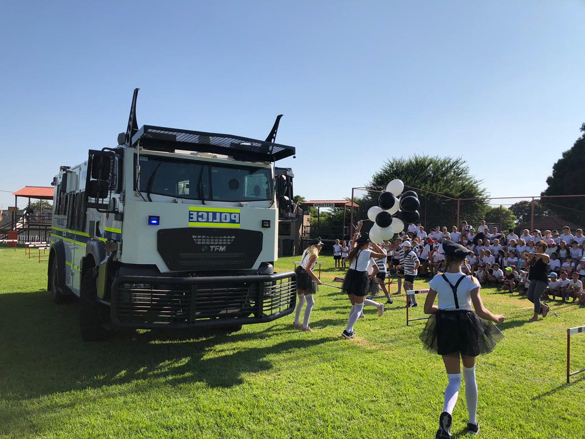 SAPoliceService's tweet photo. #sapsGP Police visited Laerskool Kenmare in Krugersdorp on Friday, 17 January 2020, to interact with the learners as part of the Gauteng PC's #SaferSchools campaign and promoting police visibility. NP https://t.co/QqakN661UM