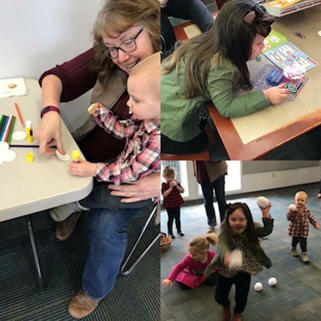 crcpl's tweet image. #WinterWonderland program at the #NorthsideBranchLibrary this morning. Snowman #crafts and an #IndoorSnowballFight. #CRCPL #ChildrensPrograms ☃️❄️ ift.tt/2trZUtN