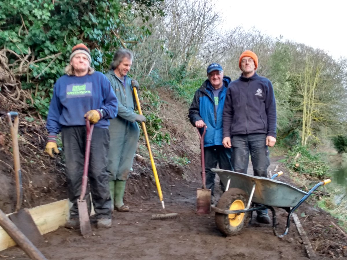 GreenwaysProj's tweet photo. 50 metres of new footpath completed along the river Gipping at Sproughton. 20 tonnes of spoil moved, 40 revetment boards and 90 oak posts driven in! And lots of miles walked up and down! @IpswichGov @WildIpswich #volunteering #footpathwork #riverpath #rivergipping #sproughton https://t.co/OoJA38bf91