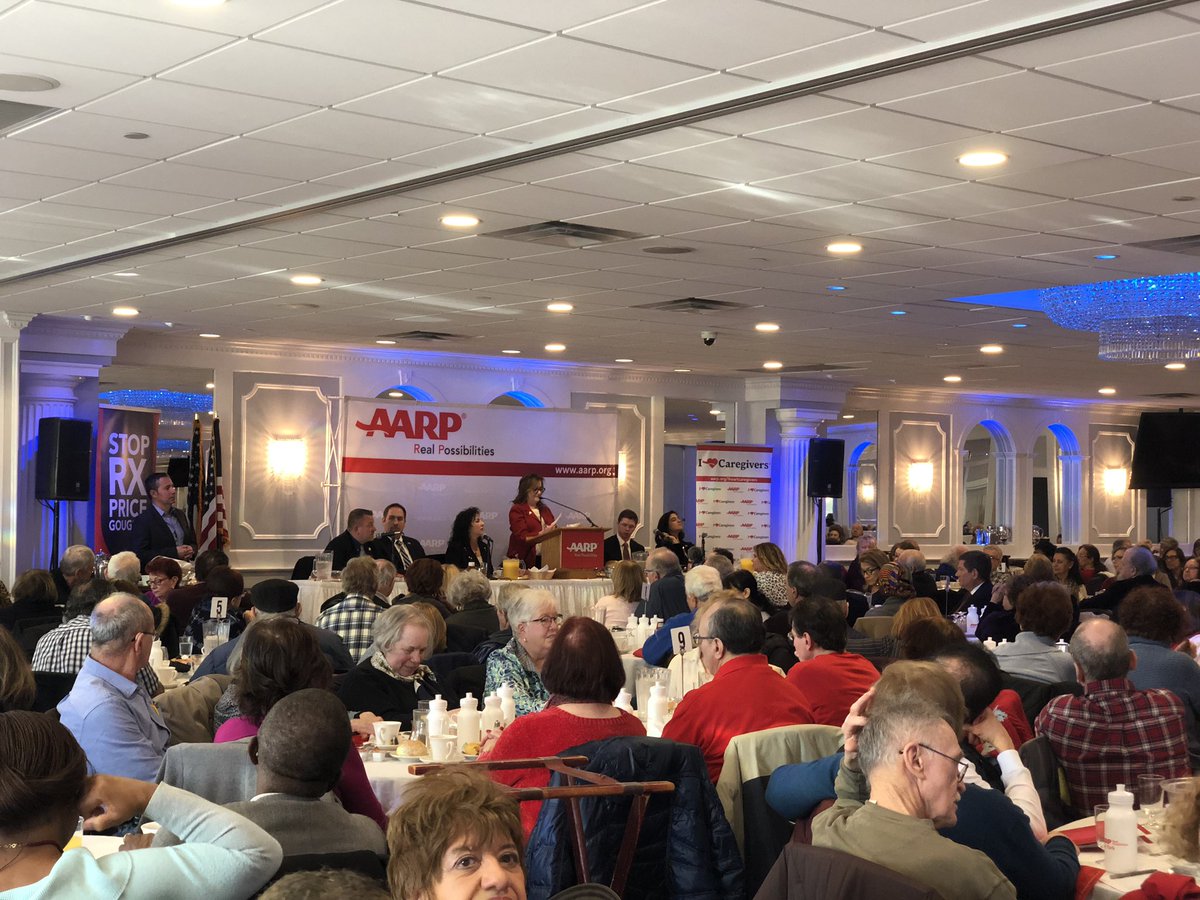 Over 400 concerned seniors attended the @AARP @AARPNY Annual Legislative Breakfast #onStatenIsland this morning to speak with me and my state government colleagues about some of the issues they care about most. 

Among their top issues of concern... (1/9)