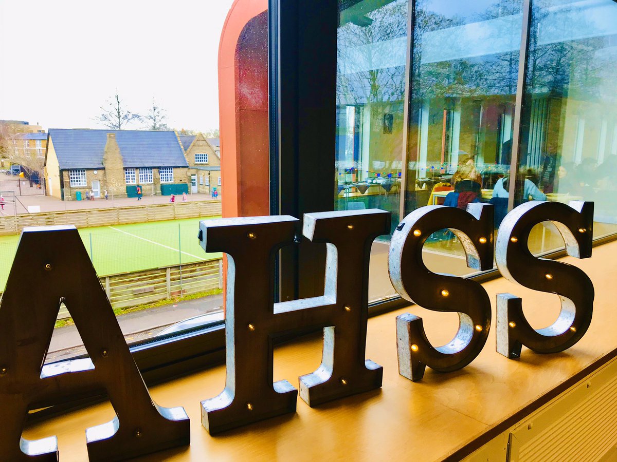sturt_karen's tweet photo. Exciting to meet our lovely new @ARU_AHSS MA/PhD #PostgraduateStudents today!! #ARUwelcome #ARUproud #AHSSlearningCommunity @ARUCreative @ARUaboutideas @SallyWade15 @Eugene_Giddens @ARUcriminology @ARUEnglish @ARUSociology @AruPublishing @AngliaRuskinSU @AngliaRuskin https://t.co/wnCShZrOxL