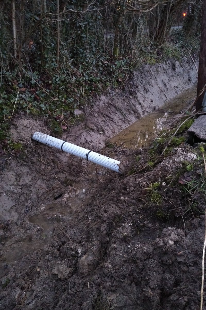 Brightwell_Agri's tweet photo. Be careful when ditching, this is apparently common practice for BT, it's repaired now but previously the cable was in an inconspicuous black 40mm conduit without any form of warning on top of a full ditch - Currently in the hands of BT's legal department!! https://t.co/3c8SpvmYP0