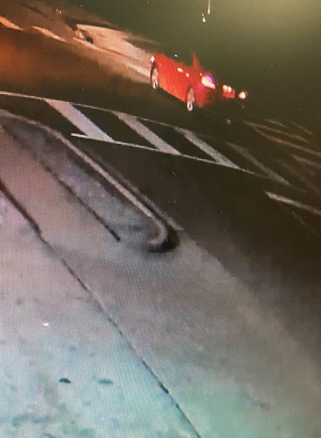 DallasPD's tweet photo. On Thurs, Jan 16, 2020, @ 12:03am @Dallaspd responded to 1600 Pine St. Upon arrival the victim was pronounced deceased due to homicidal violence. The car below was captured on video leaving the scene. If anyone has any info plz contact Det. Serra @ 214-671-4320.@ChiefHallDPD https://t.co/Aa01jVJjjf