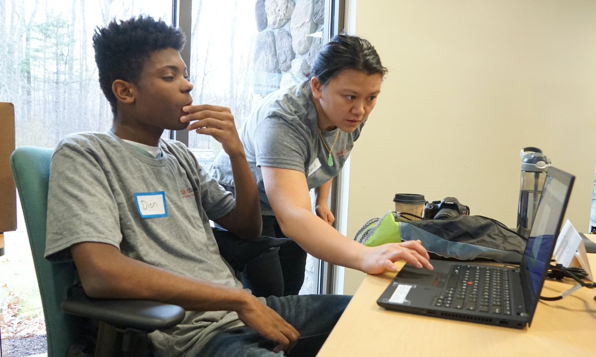 Cigna's tweet photo. Cigna and @CGI_Global teamed up to conduct a STEM camp for students from the American School for the Deaf. The workshop provided great hands-on experience and sought to encourage our youth to consider careers in STEM-related fields. #TeamCigna https://t.co/e3PKjqLO1O