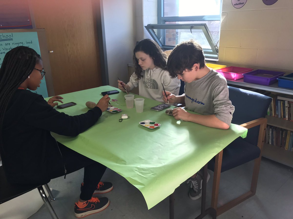FlickerNorwood's tweet photo. Student Council and 5th grade painting rocks for a kindness garden. @WeAreNorwood https://t.co/0PTZ89STX6