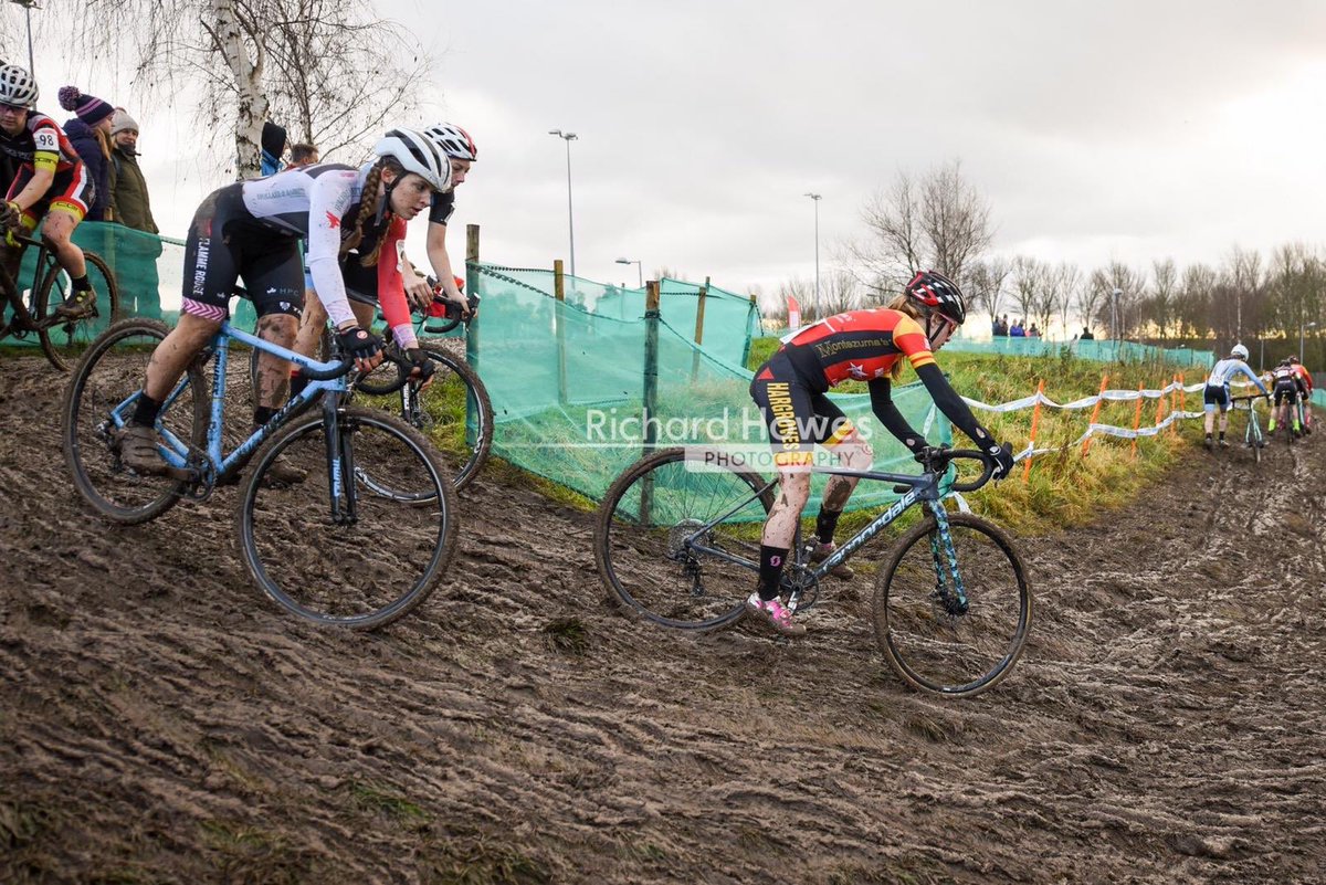 ellen_bennett_'s tweet photo. New colours for 2020 in my last cross race of the season. Looking forward to racing road in @FlammeRougeCC kit. @TeamSportsAid @rayneressexllp https://t.co/uchVzzGVGR